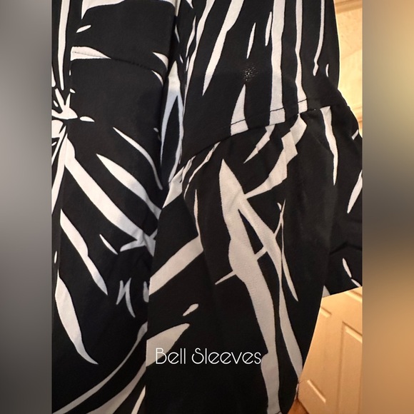 NWT BUENOS NINOS Dresses for Womens Summer Bell Sleeve V-Neck Shift Mini Size S - Picture 8 of 9